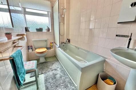 Bathroom.jpg