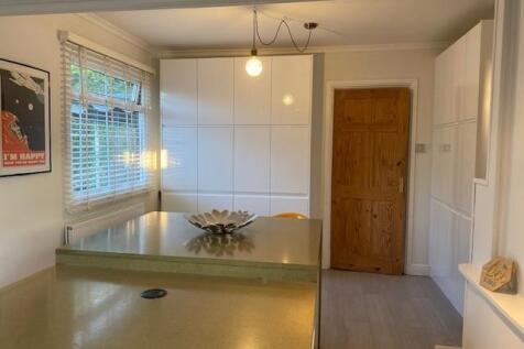 Kitchen - image two.jpg
