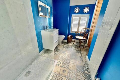 Shower Room.jpg