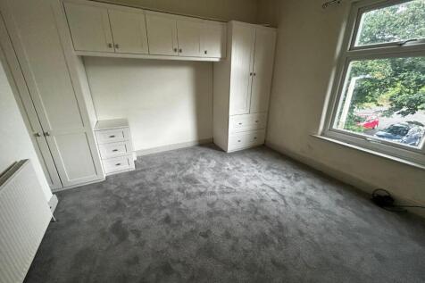 Bedroom 1.jpg