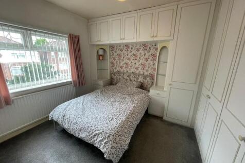 Bedroom 1.jpg