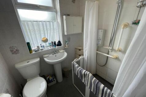 Bathroom.jpg