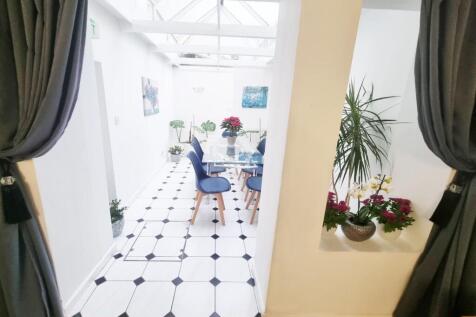 Waterloo Basement 3 Dining room a.jpg