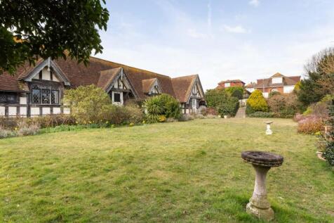 Tudor Close-Garden 1.jpg