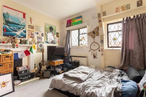 Tudor Close-2.jpg