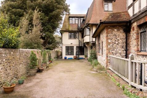 Tudor Close-10.jpg