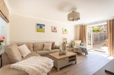 Charlwood Drive-9.jpg