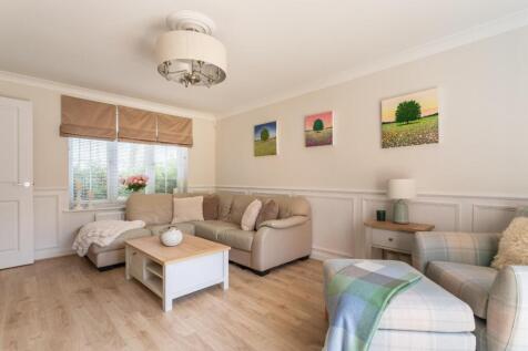 Charlwood Drive-8.jpg