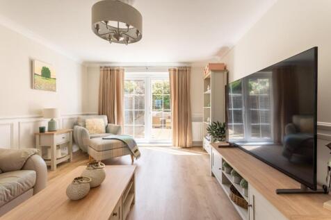 Charlwood Drive-7.jpg