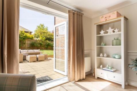 Charlwood Drive-10.jpg