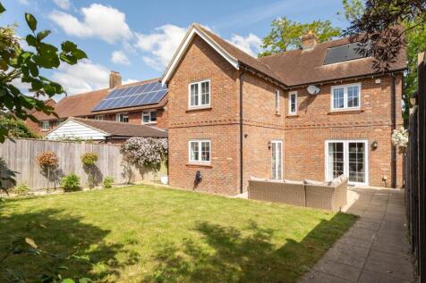 Charlwood Drive-17.jpg