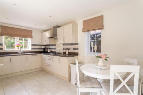 Charlwood Drive-12.jpg