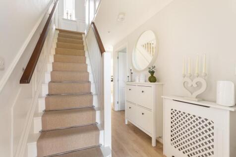 Charlwood Drive-19.jpg