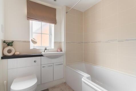 Charlwood Drive-5.jpg