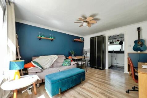 Livingroom2.jpg