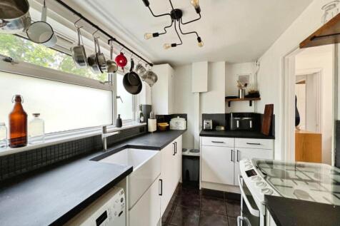Kitchen2.jpg