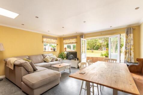 Greenways Crescent-17.jpg