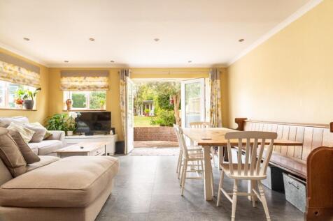 Greenways Crescent-18.jpg
