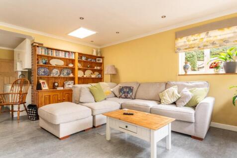 Greenways Crescent-20.jpg