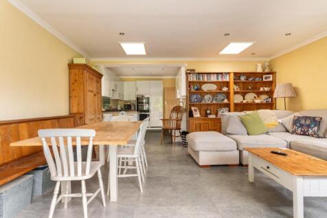 Greenways Crescent-19.jpg