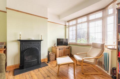 Greenways Crescent-15.jpg