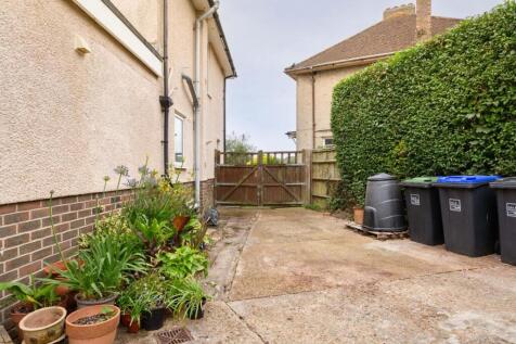Greenways Crescent-1.jpg