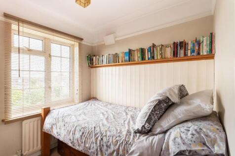 Greenways Crescent-13.jpg