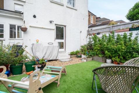 24-web-or-mls-FLAT 1 - 61 WILBURY CRESCENT FINISHE