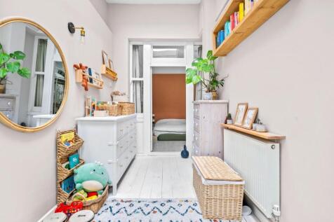 8-web-or-mls-FLAT 1 - 61 WILBURY CRESCENT FINISHED