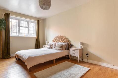 Tudor Close-1.jpg