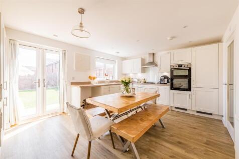 60 Barton Way-7.jpg