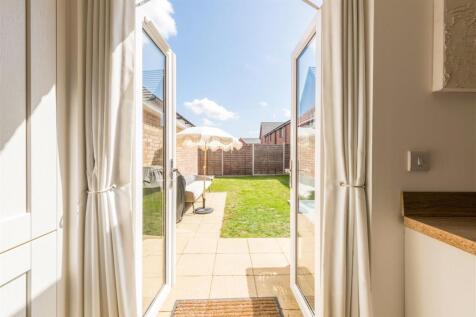 60 Barton Way-23.jpg