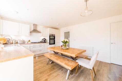 60 Barton Way-6.jpg