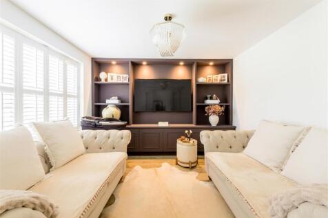 60 Barton Way-10.jpg