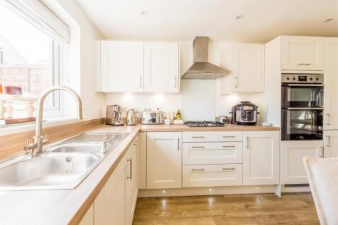 60 Barton Way-9.jpg