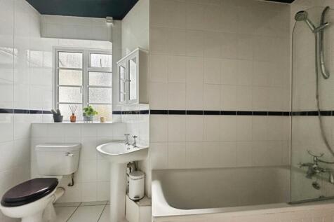 pbox-bathroom-330283.jpg
