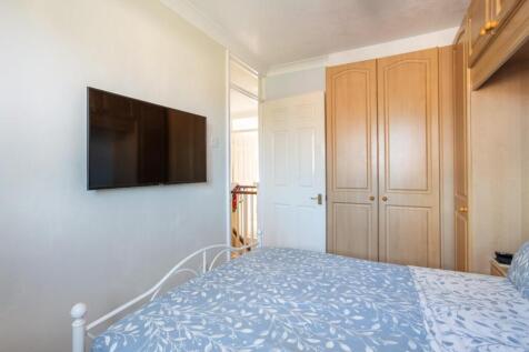 Ganders Close-3.jpg
