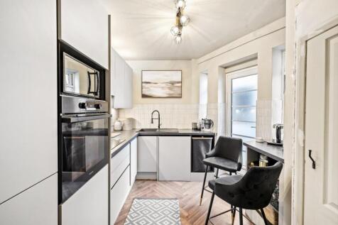 Flat 20, Brittany Court Full Res-14.jpg