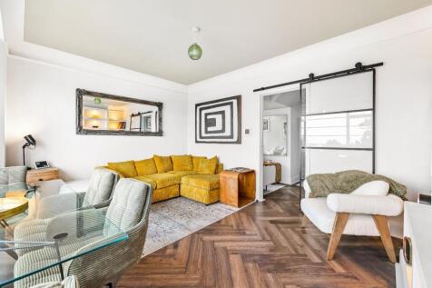 Flat 20, Brittany Court Full Res-8.jpg