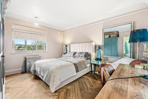Flat 20, Brittany Court Full Res-4.jpg