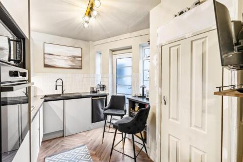 Flat 20, Brittany Court Full Res-13.jpg