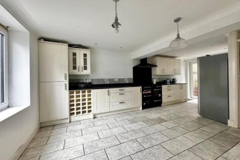 KitchenLivingRoom.jpg
