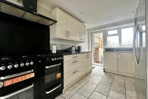 Kitchen3.jpg