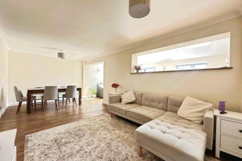 Living Room.jpg