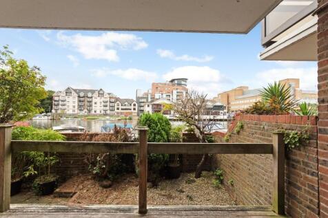 View to deck &amp; garde
