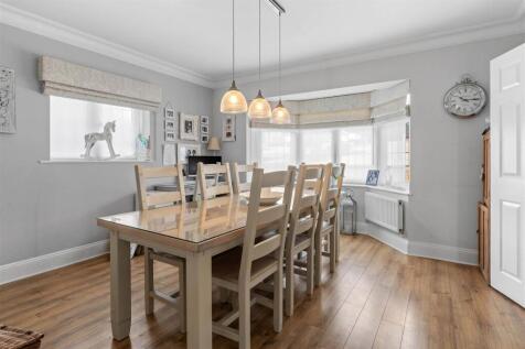 44 Hill Rise 21.jpg