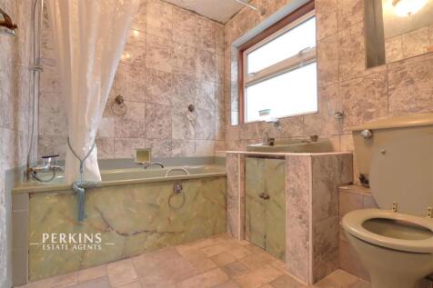 BATHROOM 2.jpg