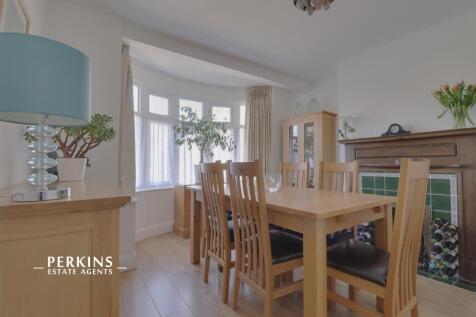 DINING ROOM.jpg