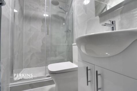 bathroom 2.jpg