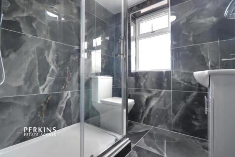 bathroom 3.jpg
